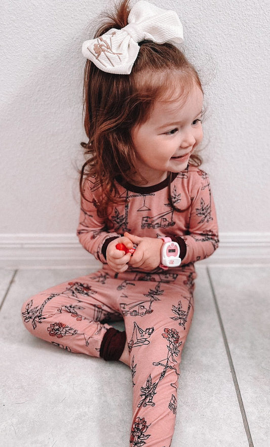 Bloom Hoist Two-Piece Set